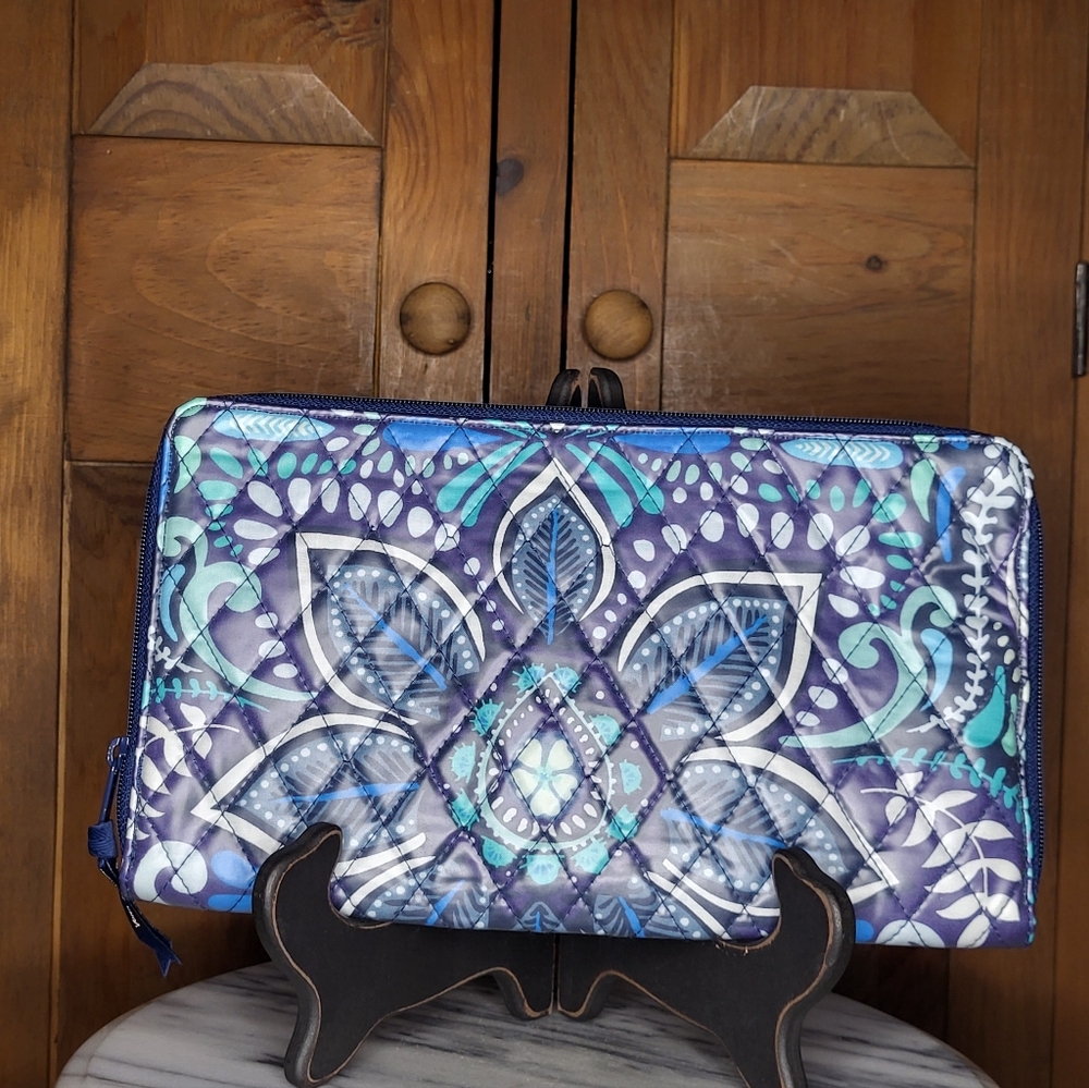 Vera Bradley Factory Personal Travel Organizer - Picture 3 of 13